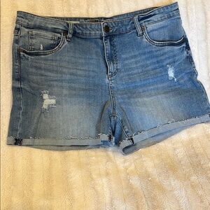 KUT Katy Boyfriend Short Like New! Plus size 16-Summer Staple!